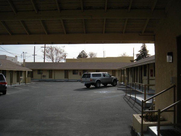 Lone Pine Budget Inn image 4